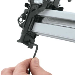 Agrafeuse Sans Fil 18V à Couronne 8.3 Bar (16 Ga) - MAKITA AT2550A -Magasin D'Outils Pour La Maison agrafeuse sans fil 18v a couronne makita at2550a 3