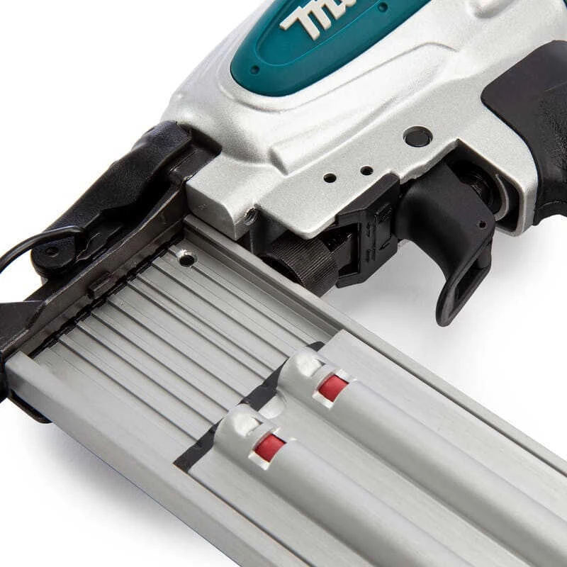 Cloueur Pneumatique De Finition 18 Ga 8 Bar 50 Mm - MAKITA AF506 6 Cloueur Pneumatique De Finition 18 Ga 8 Bar 50 Mm - MAKITA AF506 – Image 4