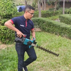 Taille-haie 18V LXT (1x3 Ah) Lamier De 50 Cm - Makita DUH502SF 11 Taille-haie 18V LXT (1x3 Ah) Lamier De 50 Cm - Makita DUH502SF -Magasin D'Outils Pour La Maison makita taille haie 18 v li ion 3 ah 50cm 1 batterie 4