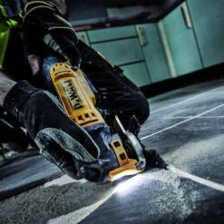 Outil Multifonctions Multi-cutter 300W Avec 37 Accessoires - DEWALT DWE315KT -Magasin D'Outils Pour La Maison outil multifonctions electrique 300w dewalt dwe315kt 4