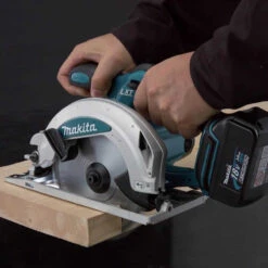 Scie Circulaire 18V LXT Ø165 Mm (2x3,0 Ah) En MAKPAC - MAKITA DHS680RFJ -Magasin D'Outils Pour La Maison scie circulaire makita dhs680rfj 6